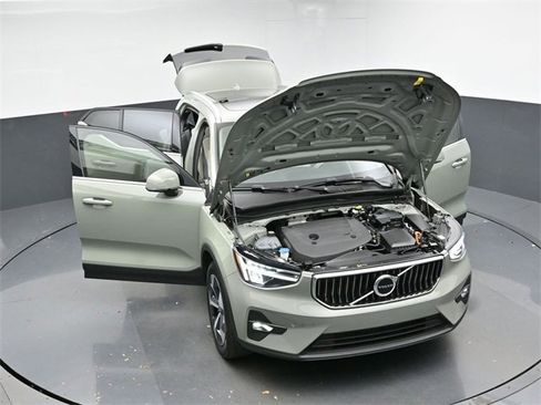 Used 2023 Volvo XC40 B5 Plus w/ Protection Package Premier image 47
