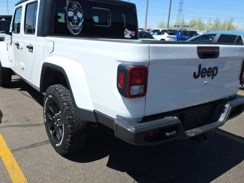 Used 2022 Jeep Gladiator Sport AWD/4WD image 3