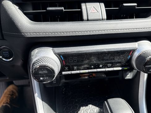 Used 2022 Toyota RAV4 XLE image 18