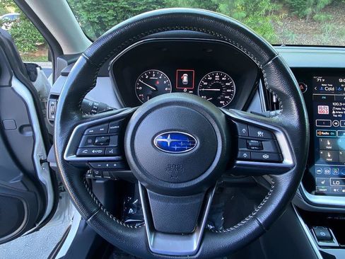 Used 2025 Subaru Outback Premium AWD/4WD image 12