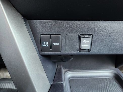 Used 2018 Toyota RAV4 LE w/ All Weather Liner Package image 23