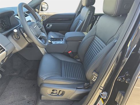 New 2025 Land Rover Discovery S image 17