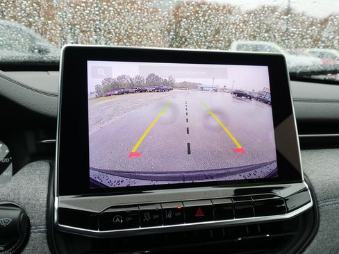 Used 2024 Jeep Compass Latitude image 26