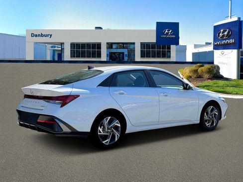 New 2026 Hyundai Elantra Limited FWD image 7
