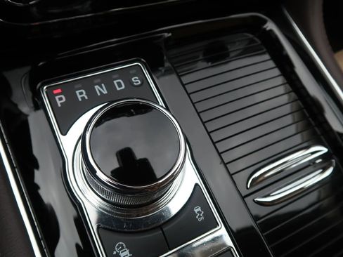 Used 2019 Jaguar XJ R-Sport RWD image 32