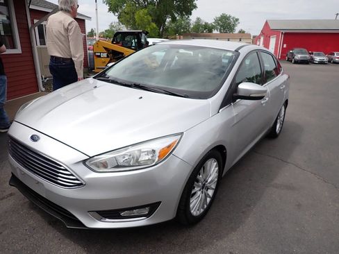 Used 2015 Ford Focus Titanium FWD image 3