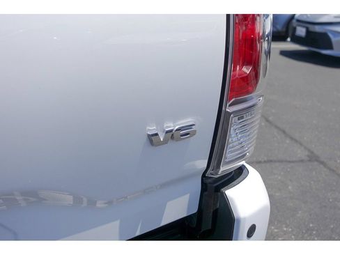 Certified 2023 Toyota Tacoma TRD Off-Road w/ Advanced Technology Package AWD/4WD image 8