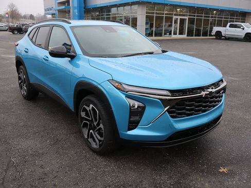 New 2026 Chevrolet Trax RS w/ Sunroof Package image 2