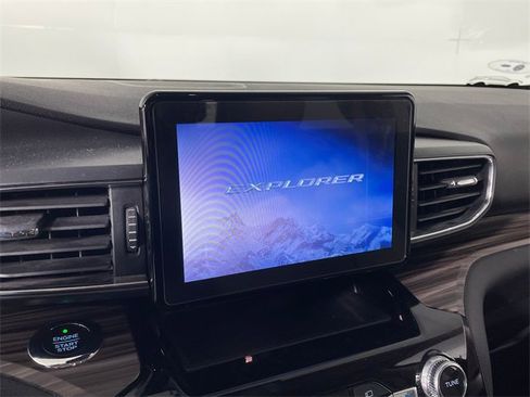 Used 2021 Ford Explorer Limited w/ Equipment Group 301A image 7