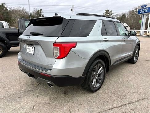 Used 2022 Ford Explorer XLT w/ Equipment Group 202A image 3