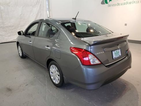 Used 2016 Nissan Versa SV w/ SV Tech Package FWD image 4