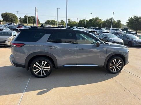 Used 2023 Nissan Pathfinder Platinum FWD image 6