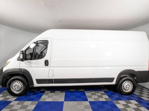 Used 2025 RAM ProMaster 2500 w/ Convenience Group FWD image 3