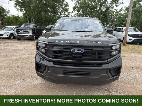 Used 2025 Ford Expedition Active AWD/4WD image 2