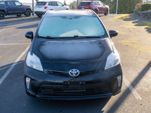 Used 2014 Toyota Prius Four image 2