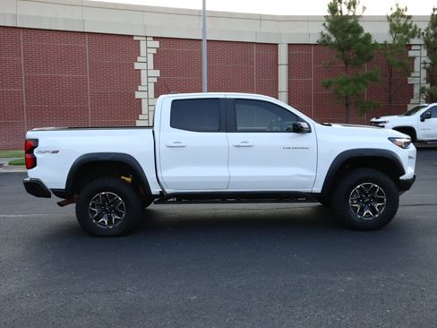 Used 2024 Chevrolet Colorado ZR2 w/ Technology Package AWD/4WD image 32