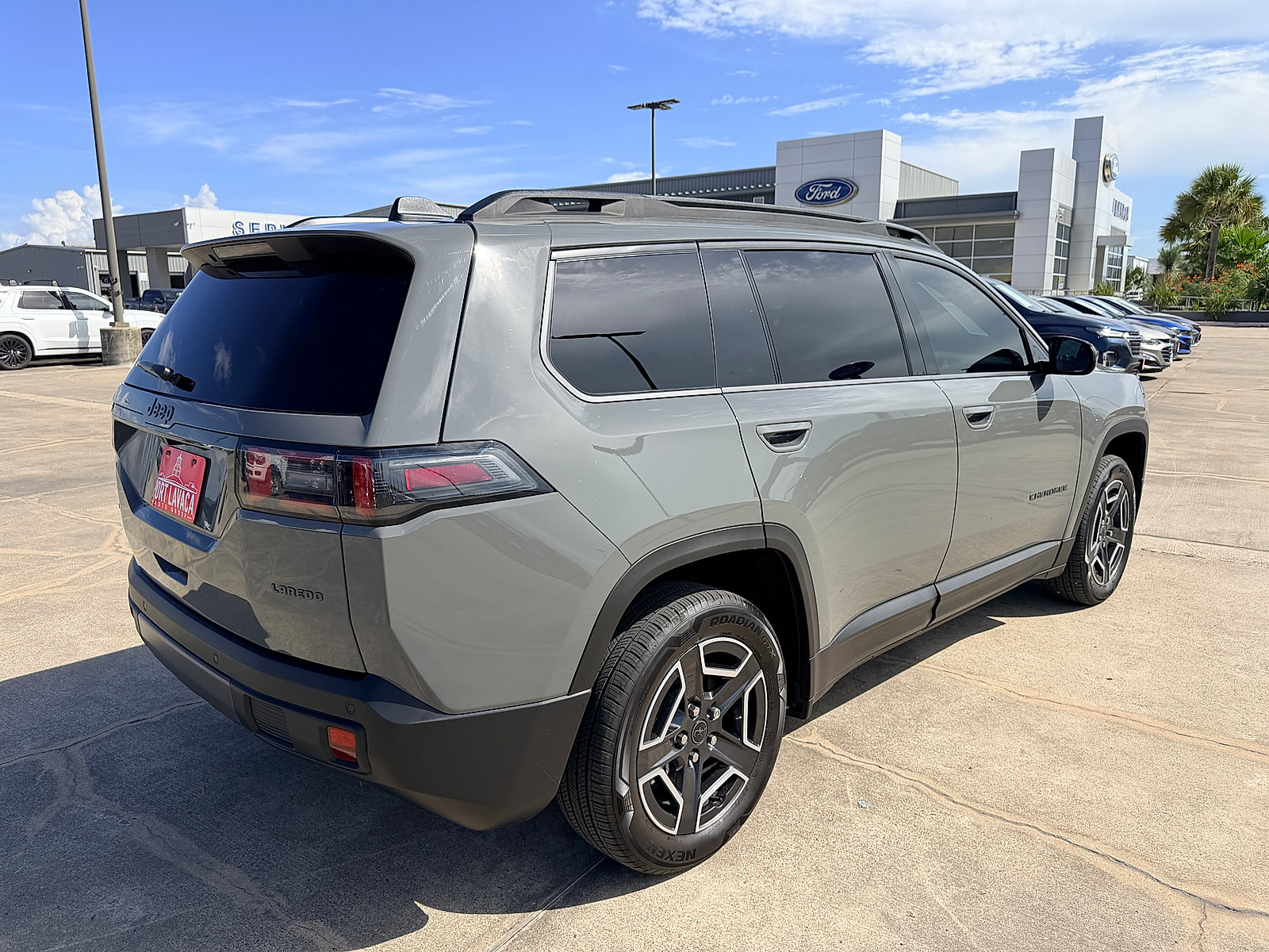 Used 2026 Jeep Cherokee Laredo AWD/4WD image 7
