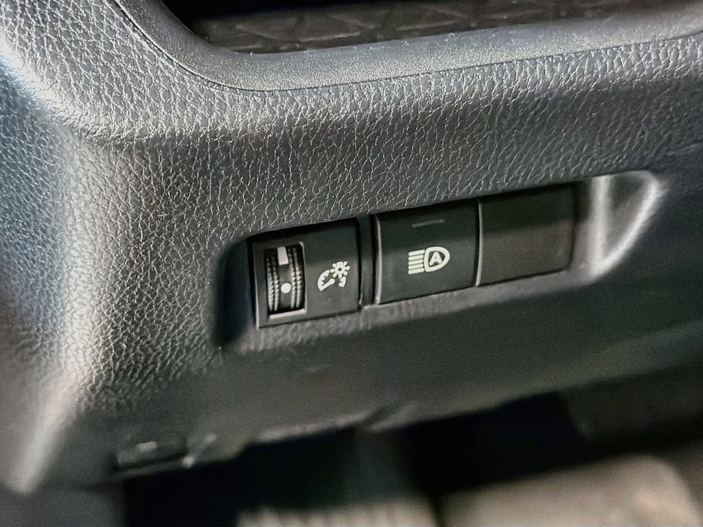 Used 2023 Toyota RAV4 LE AWD/4WD image 12