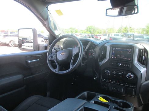 Used 2024 Chevrolet Silverado 2500 Custom w/ Custom Value Package image 24