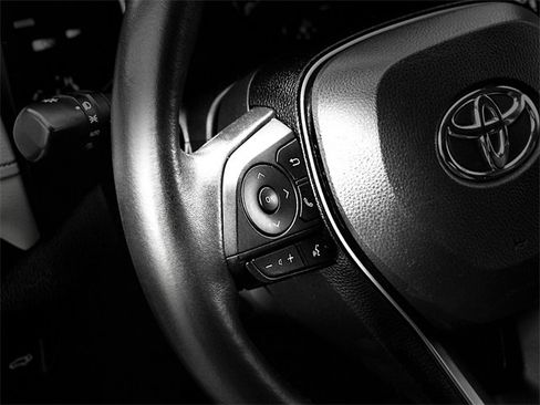 Certified 2021 Toyota RAV4 XLE image 43