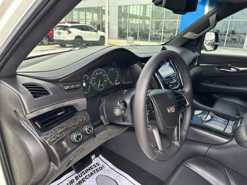Used 2015 Cadillac Escalade Platinum AWD/4WD image 10
