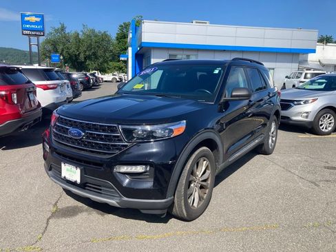 Used 2021 Ford Explorer XLT w/ Equipment Group 202A AWD/4WD image 3