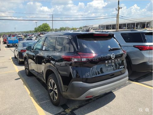 Used 2021 Nissan Rogue SV w/ Premium Package AWD/4WD image 8