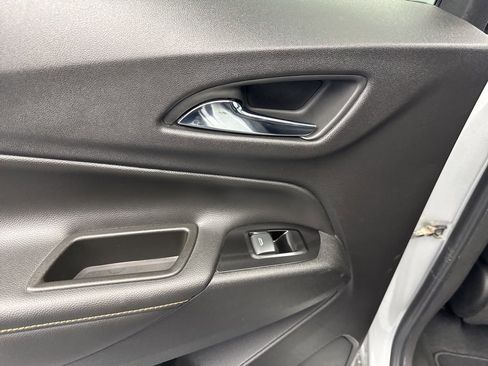 Used 2022 Chevrolet Equinox Premier FWD image 38