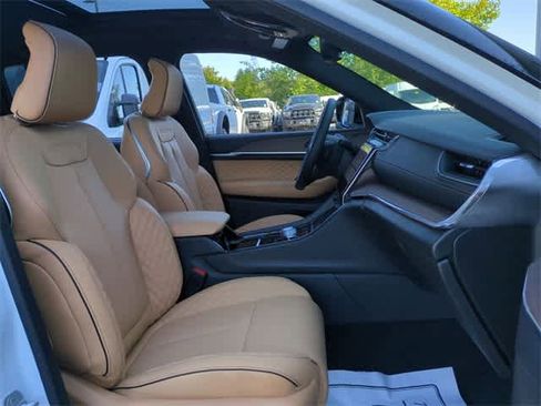 New 2025 Jeep Grand Cherokee Summit w/ Obsidian Package image 23