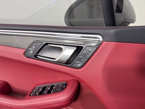 Certified 2025 Porsche Macan GTS AWD/4WD image 19
