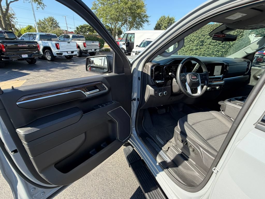 Used 2024 GMC Sierra 1500 Elevation w/ LPO, Elevation Black Package AWD/4WD image 23