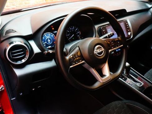 Certified 2022 Nissan Kicks SV w/ Interior Electronics Package FWD image 9