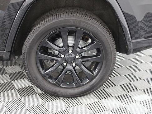 Used 2020 Jeep Grand Cherokee Altitude AWD/4WD image 18
