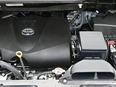 Used 2017 Toyota Sienna LE FWD image 16