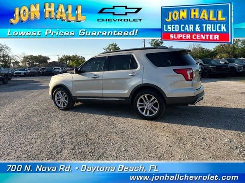 Used 2017 Ford Explorer XLT w/ Equipment Group 202A image 6