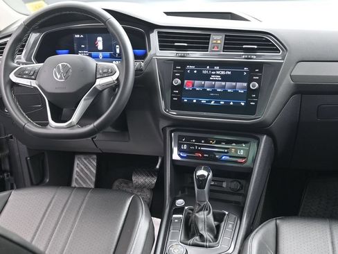 Used 2022 Volkswagen Tiguan SE AWD/4WD image 14