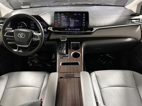 Used 2023 Toyota Sienna XLE image 20