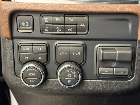 New 2026 Chevrolet Suburban High Country AWD/4WD image 34