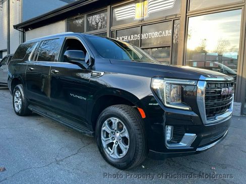 Used 2022 GMC Yukon XL SLE image 1
