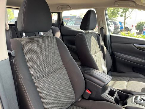 Used 2017 Nissan Rogue Sport SV w/ SV Premium Package AWD/4WD image 31
