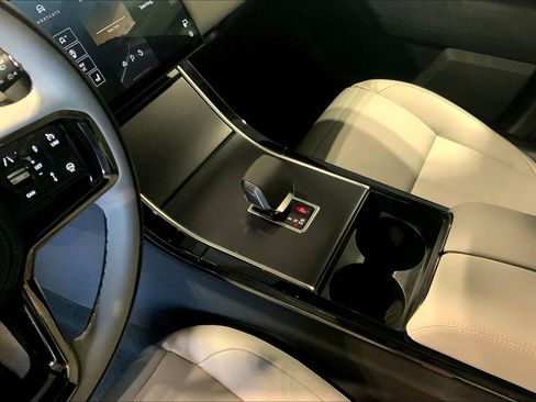 Used 2026 Land Rover Range Rover Velar Dynamic SE image 16