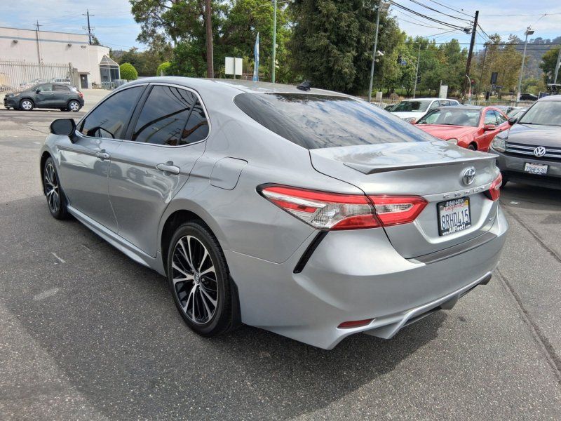 Used 2020 Toyota Camry SE FWD image 4