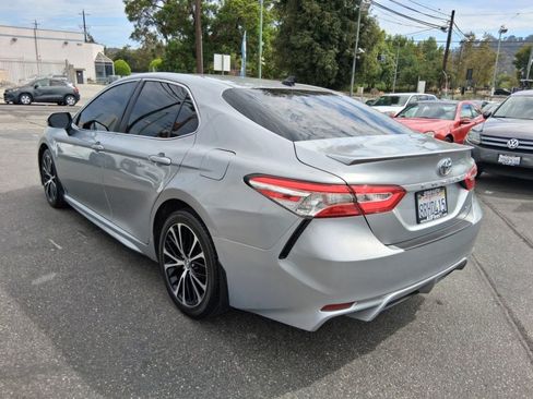 Used 2020 Toyota Camry SE FWD image 4