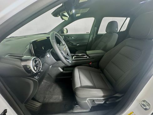 Used 2025 Chevrolet Equinox LT w/ Safety and Technology Package FWD image 13