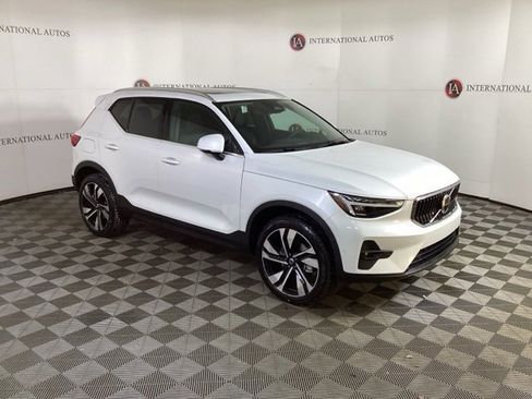 New 2025 Volvo XC40 B5 Ultra w/ Climate Package image 3