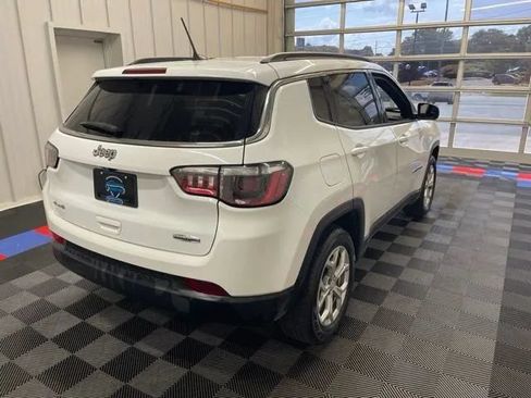Used 2024 Jeep Compass Latitude AWD/4WD image 4