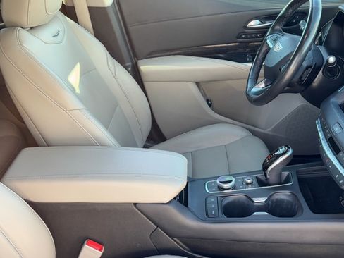 Used 2021 Cadillac XT4 Premium Luxury image 12