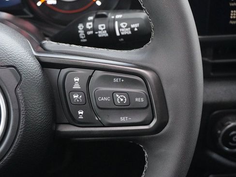 Used 2025 Jeep Wrangler Willys image 19