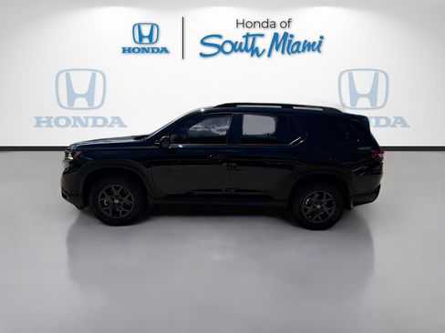 Used 2025 Honda Pilot TrailSport image 4