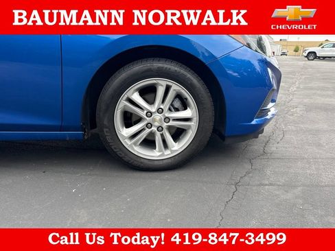 Used 2017 Chevrolet Cruze LT w/ Convenience Package FWD image 12